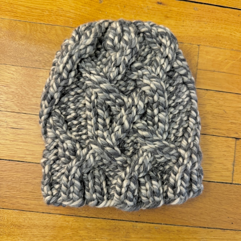 Sunghee Bang Hand Knit Gray/White Wool Cable Beanie